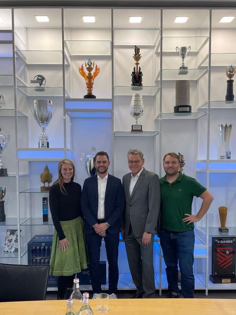 Von links nach rechts: Dr. Ann-Kathrin Biewener (Leiterin der Wirtschaftsförderung Tempelhof-Schöneberg, Daniel Finkler (Geschäftsführer, BIG), Jörn Oltmann (Bezirksbürgermeister Tempelhof-Schöneberg), Christian Chmiel (COO, BIG)