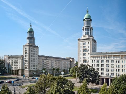 Zwei Turmbauten am Frankfurter Tor