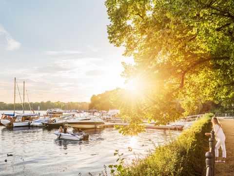 Sommeranfang mit der Fête de la Musique am 21. Juni (Bild: visitBerlin, Foto: Dagmar Schwelle)