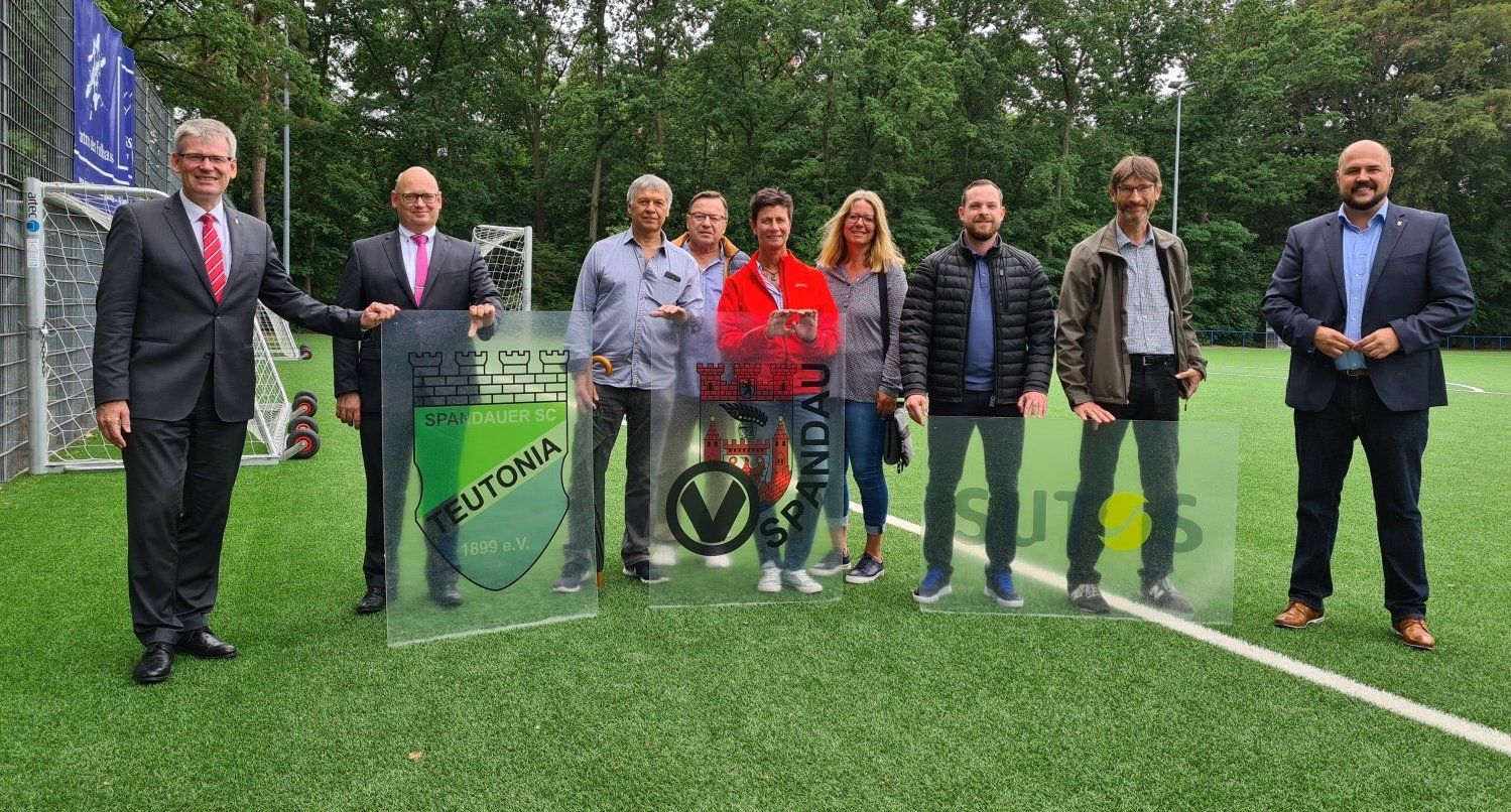 Wiedereröffnung sanierter Kunstrasenplatz Stadion Hakenfelde