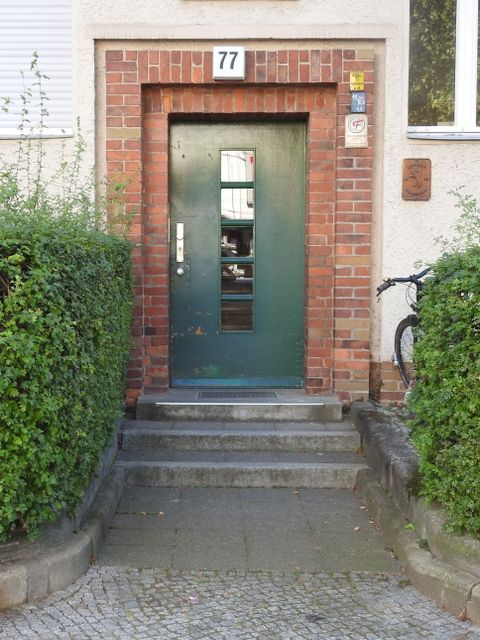 Hauseingang Schlangenbader Straße 77