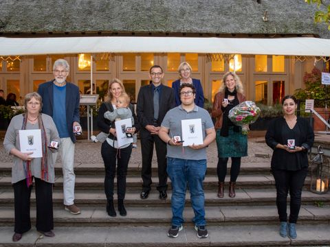 Gruppenbild von der Verleihung der Bezirksverdienstmedaille 2020 am 23. September 2021