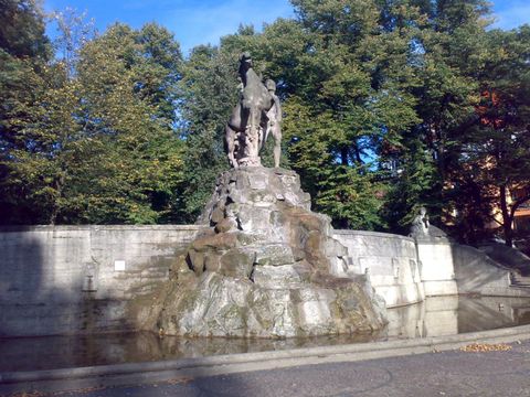 Der Brunnen auf dem Rüdesheimer Platz