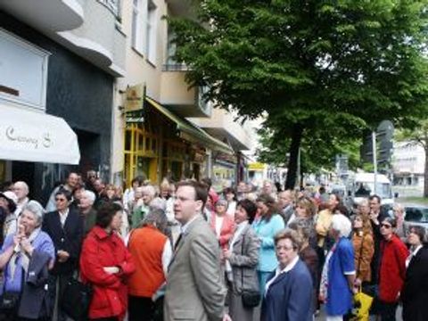 Am Café Blisse, 10.5.2003, Foto: KHMM