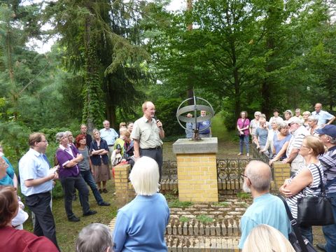 An der Sonnenuhr, 10.8.2013, Foto: KHMM