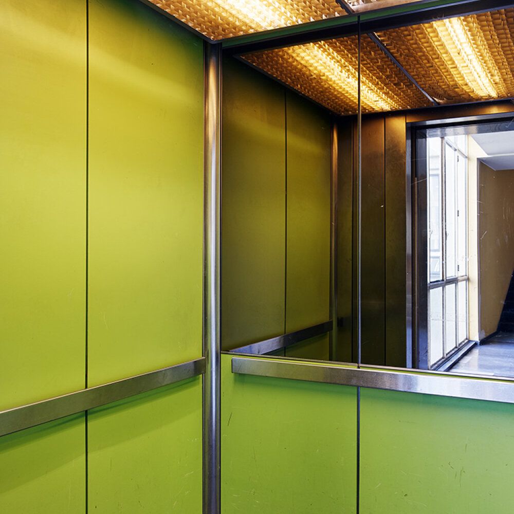 Fahrstuhl im Treppenhaus, Oktober 2020