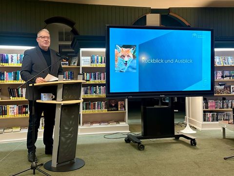 Kulturstadtrat Harald Muschner begrüßt die zahlreichen Gäste beim neujahrsempfang