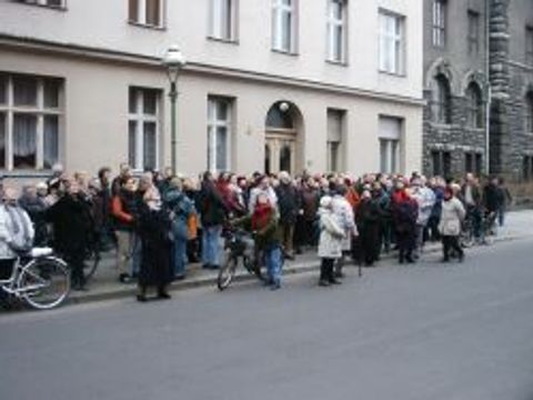 Gegenüber der Herz-Jesu-Kirche, 8.3.2003, Foto: KHMM