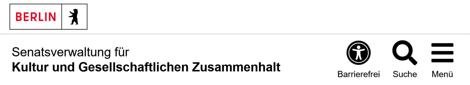 Im Bild steht: "Berlin. Senatsverwaltung für Kultur und Gesellschaftlichen Zusammenhalt". Daneben stehen Knöpfe, die man drücken kann: "Barrierefrei, "Suche" und "Menü".
