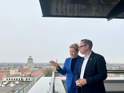 Bezirkstour - Giffey und Igel über den Dächern Schöneweides