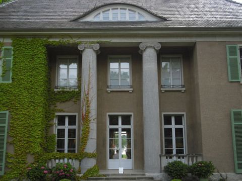 Frontansicht der Villa