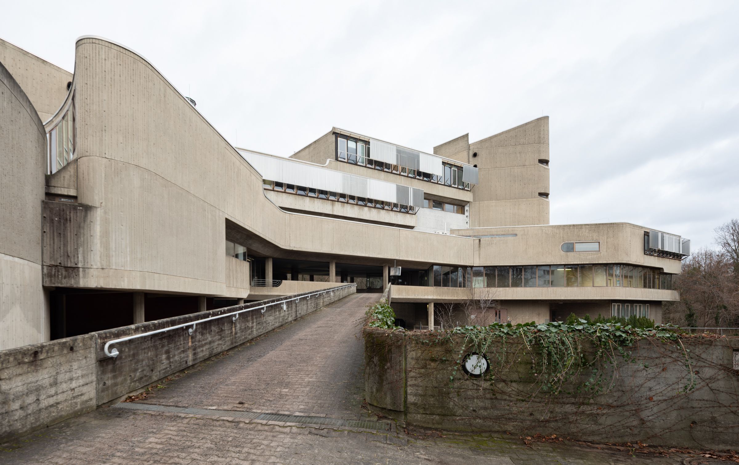 Institut für Hygiene und Mikrobiologie, Eingang Krahmerstraße