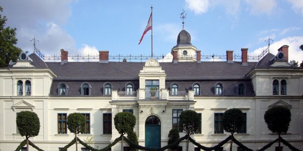 Vorderansicht des Schlosses Britz