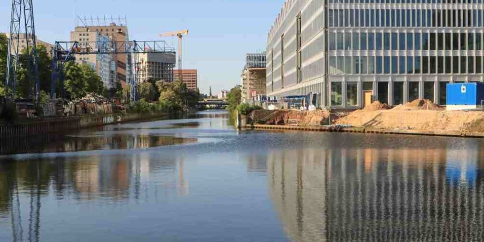 Strukturwandel in Berlin-Neukölln; Blick vom Kiehlufer