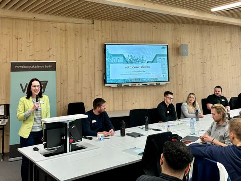 Begruessung der VfA-Angestellten durch Kerstin Beulig