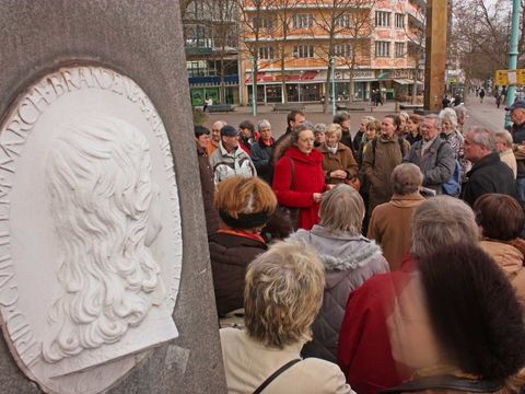 An der Gedenksäule für Henriette und den großen Kurfürsten, Foto: Raimund Müller