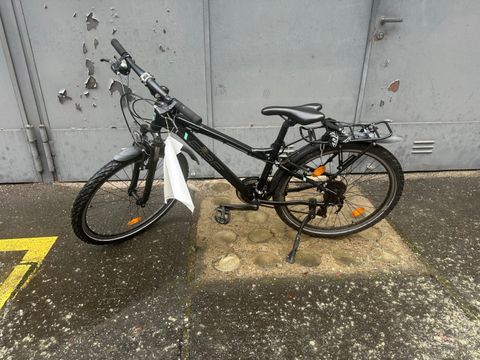 Schwarzes Kinderfahrrad