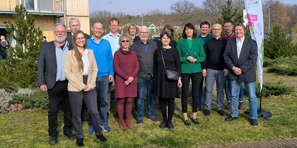 Gruppenbild der Fachveranstaltung “Mehr Biodiversität mit heimischen Wildpflanzen” im Rahmen des Projekts “Tausende Gärten - Tausende Arten”