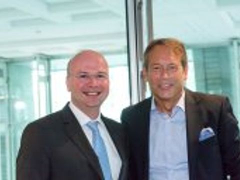 VBKI-Präsident Markus Voigt (l.) mit Finanzsenator Dr. Ulrich Nußbaum (Bild: Businessfotografie Inga Haar)