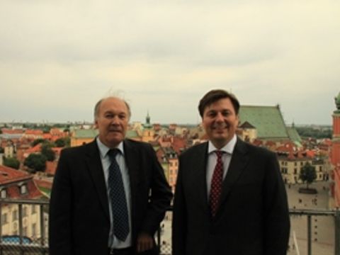 Bialolekas Bürgermeister Jacek Kaznowski führte Bezirksbürgermeister Andreas Geisel 8rechts) durch die Warschauer Altstadt.