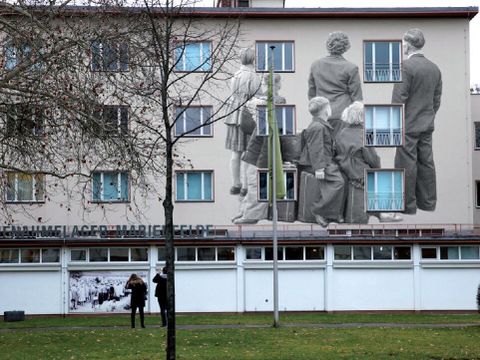 Erinnerungsstätte Notaufnahmelager (Bild: Gert Schütz, akg images/Mannstein + Vill)