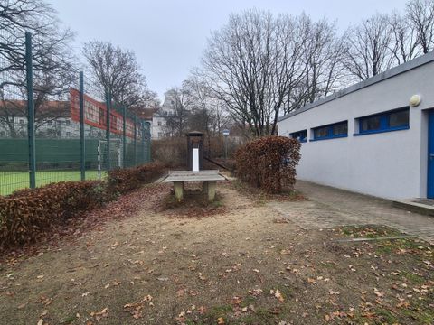 Ballspielplatz und Tischtennisfläche im Sport Centrum Siemensstadt