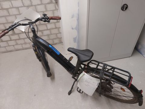 Schwarzes Herrenfahrrad
