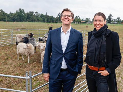 Von links nach rechts: BIM-Bereichsleiter Christian Krüger und Bezirksstadträtin Saskia Ellenbeck