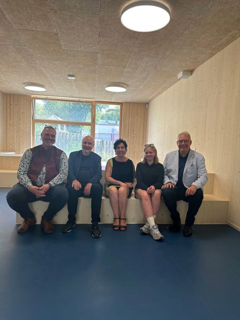 Freude über den Erweiterungsbau bei Schulleiter Uwe Schönefeld, MdA Jörg Stroedter, Bürgermeisterin Emine Demirbüken-Wegner, Schülerin Lilli (beste Klassensprecherin des Landes im Jahr 2023) sowie Schulstadtrat Harald Muschner. (Bild: BA Rdf)