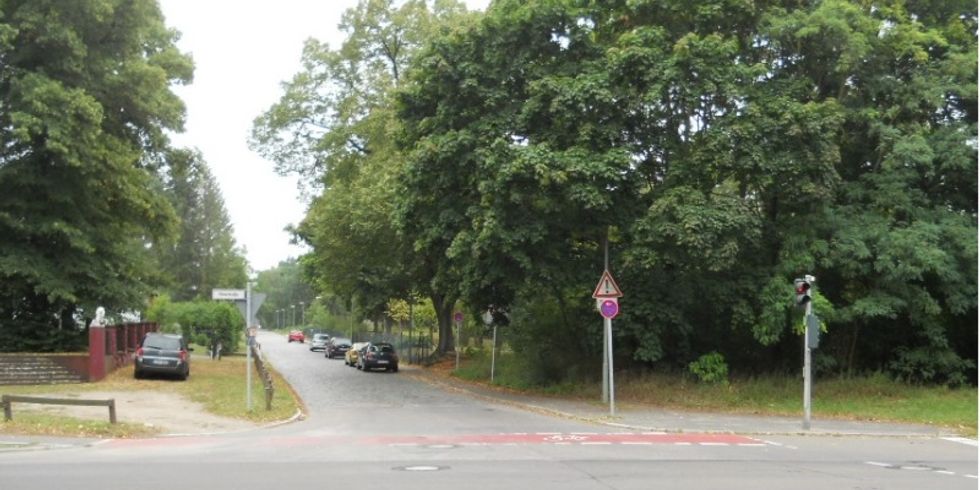 Buschower Weg wird zwischen Heerstraße und der Landesgrenze mit einer Asphaltkonstruktion hergestellt