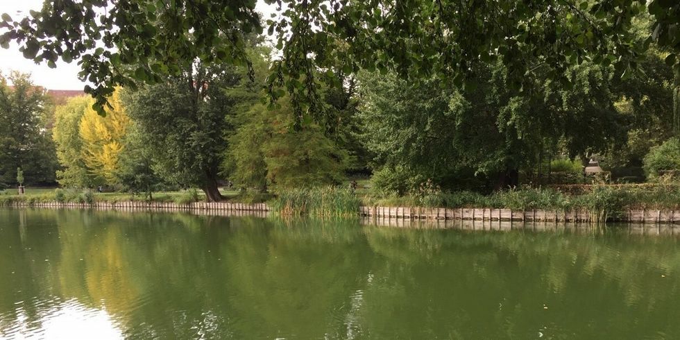 Lietzensee mit denkmalgeschützter Uferbefestigung.