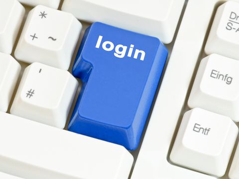 Tastaturausschnitt mit blauer Enter-Taste. Auf der Enter-Taste steht login (mit weißer Schrift)