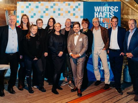 Die Akteur*innen des Wirtschaftsdinners 2025: Friedrichshain-Kreuzberger Unternehmerverein (FKU) und die bezirkliche Wirtschaftsförderung