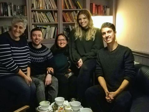 Teatime im Café mit Kollege (Bild: Isabel V. S.)