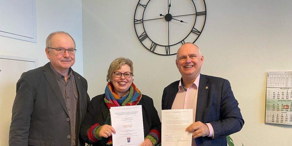 v. l. 2. Vorsitzender des AAI Herr Stawenow; 1. Vorsitzende des AAI Frau Schmidt-Statzkowski; Bezirksstdtrat Detlef Wagner