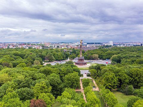 Die Siegessäule am Großen Stern in Berlin-Tiergarten