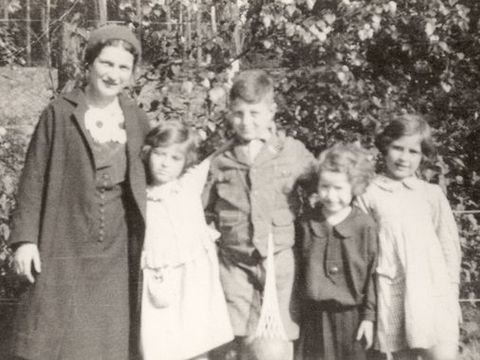 Antonie, Erwine Leavor, Rudi Leavor, Helga, Rosemarie 1935 (Bild: Fotos von Rudi Leavor, einem Freund von Hans Radziejewski, Erwine war Rudis jüngere Schwester)