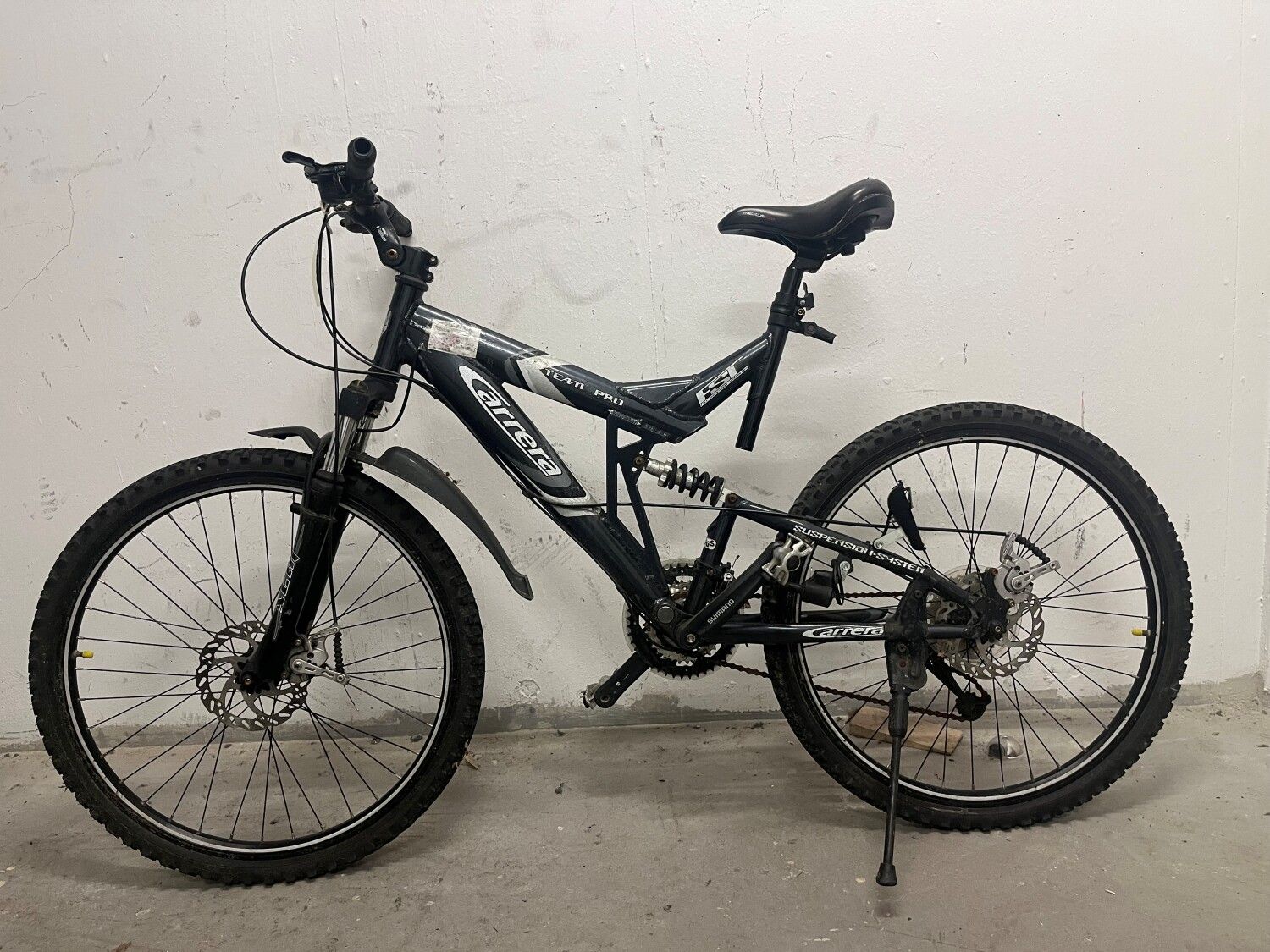 Schwarzes Mountainbike