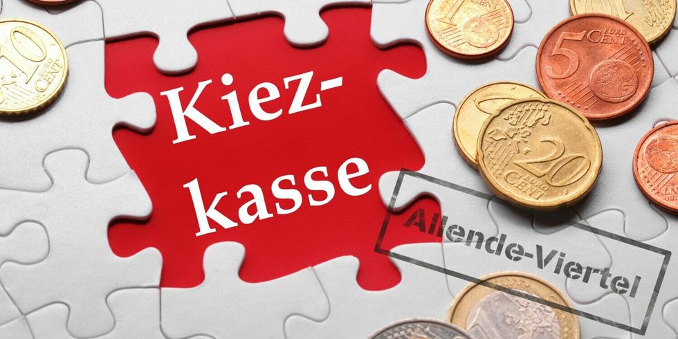 Münzen liegen auf einem Puzzle - Aufschrift Kiezkasse mit Stempel Allende-Viertel