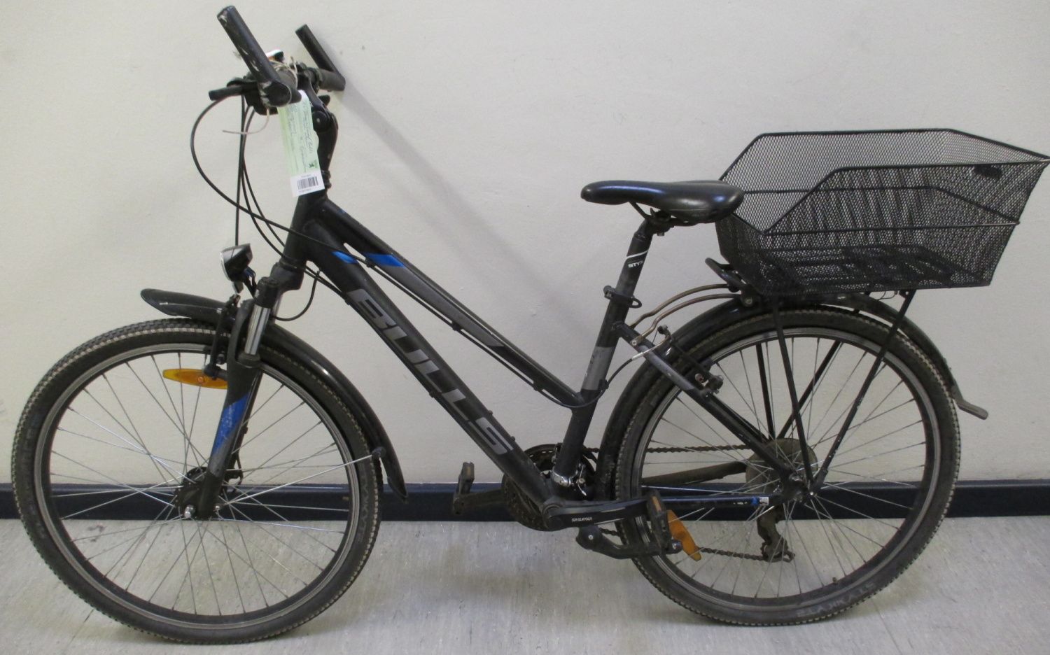 Schwarz-blaues Kinderfahrrad