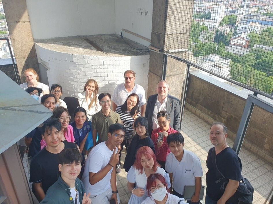 Die Delegation mit dem Jugendstadtrat Detlef Wagner auf dem Rathausturm.