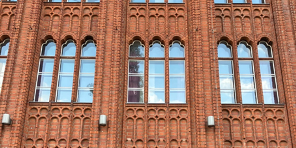 Außenfassade der Aufnahmeeinrichtung Warschauer Platz