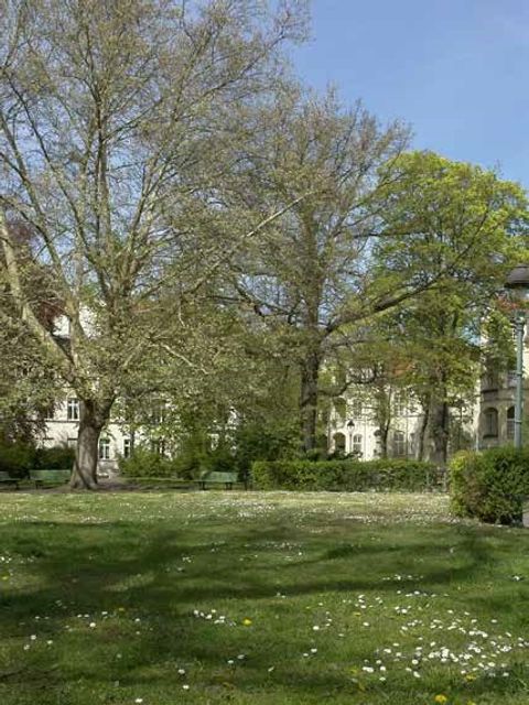 Amalienpark - hier kommt der Verkehrslärm der Berliner Straße nicht an.