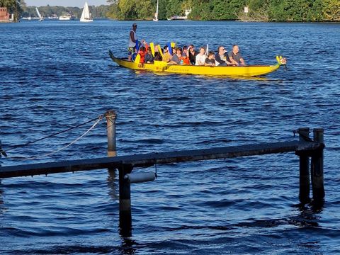 Spaß beim traditionellen Drachenbootfahren (Bild: BA Rdf)