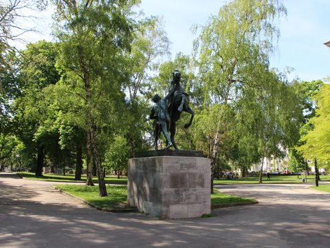 Rossebändiger auf dem Kleistpark