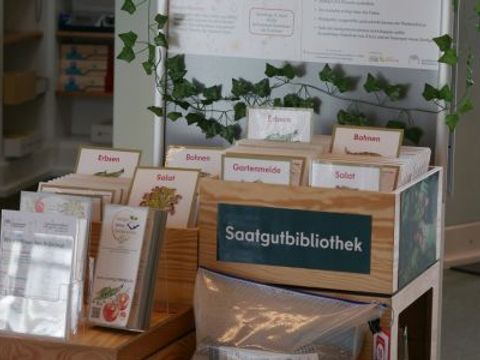 Saatgutbibliothek in der Humboldt-Bibliothek