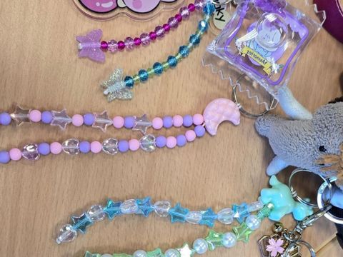 Selbstgebastelte Schlüsselanhänger aus Perlen