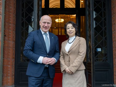 Botschafterin von Japan Mitsuko Shino trifft Regierenden Bürgermeister von Berlin Kai Wegner im Berliner Rathaus anlässlich ihres Amtsantritts