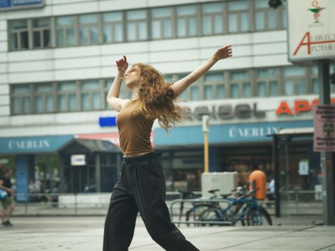 Tänzerin Asphaltwalzer Draussenstadt 24.9.22