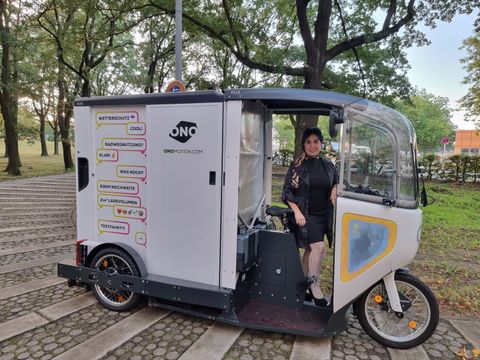 Bürgermeisterin Demirbüken-Wegner beeindruckt von ONO. (Bild: BA Rdf)